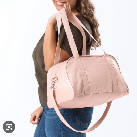 🧨 Final Markdown -Thirty-One Pink Duffle - Picture 4 of 6